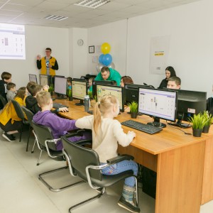 Новый класс в развлекательном центре города Томска! Скоро открытие! - Школа программирования для детей, компьютерные курсы для школьников, начинающих и подростков - KIBERone г. Брест